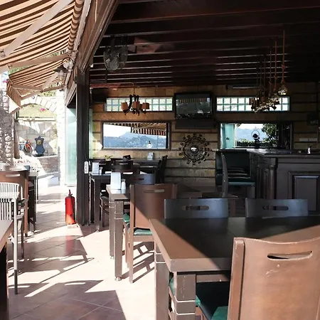 Queen Ξενοδοχείο *